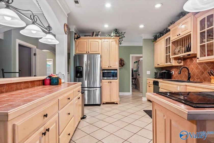 Southern Charm house w/large covered patio &amp; balcony w/views of - photo 17