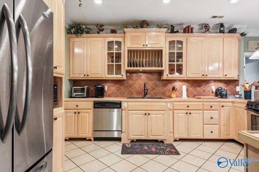 Southern Charm house w/large covered patio &amp; balcony w/views of - photo 19