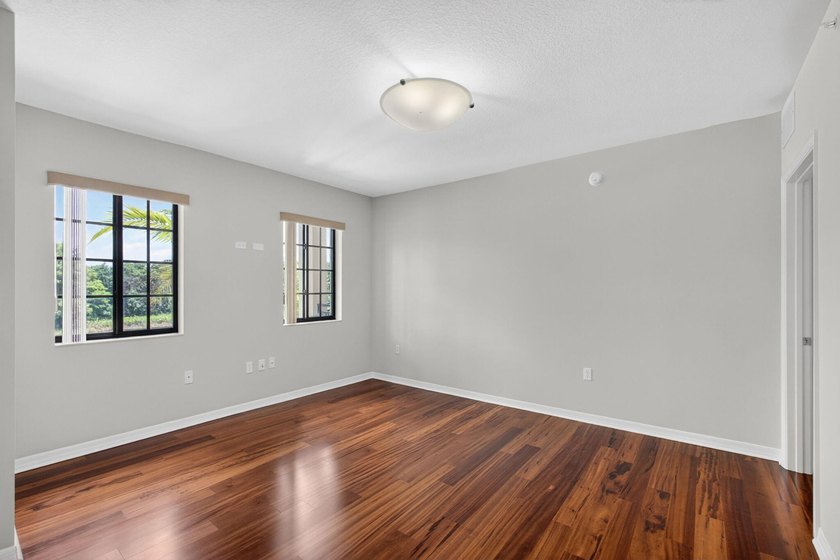 LIKE NEW | UPDATED | MOVE-IN READY | 3-BR, 3-BA PLUS DEN - - photo 21