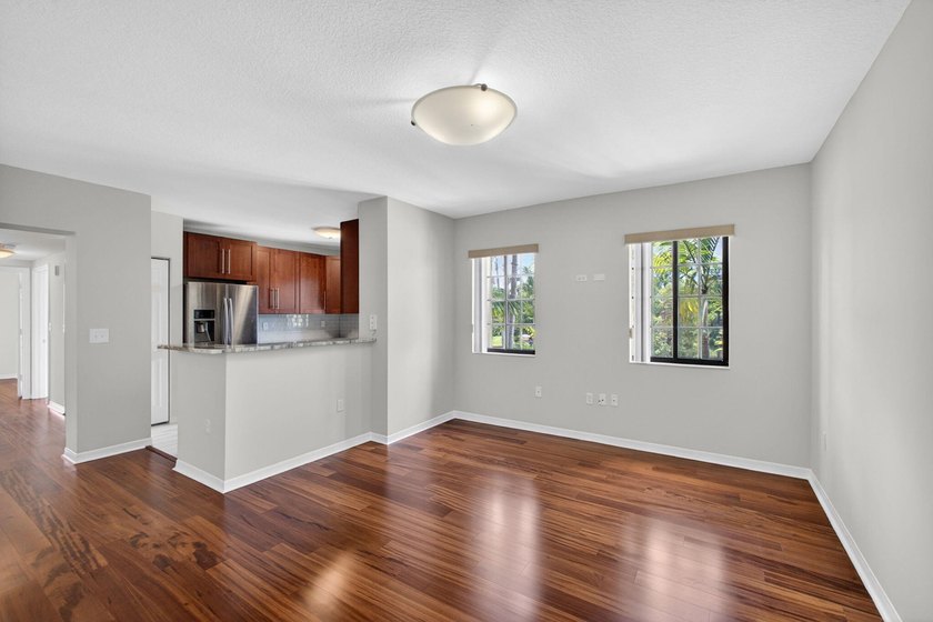LIKE NEW | UPDATED | MOVE-IN READY | 3-BR, 3-BA PLUS DEN - - photo 22