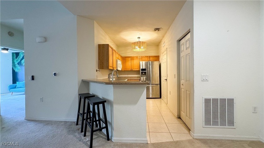 One Bedroom plus Loft (Den). 2 Car Garage (Tandem Garage: one - photo 5