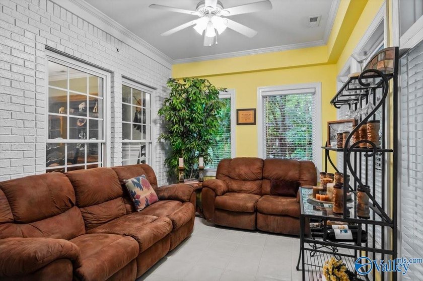 Southern Charm house w/large covered patio &amp; balcony w/views of - photo 25