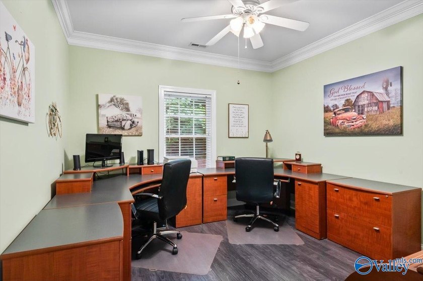 Southern Charm house w/large covered patio &amp; balcony w/views of - photo 28