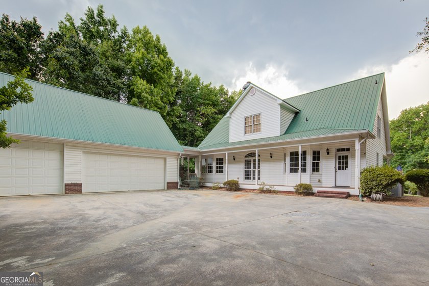 Lake living without the million dollar price tag! This one - photo 2