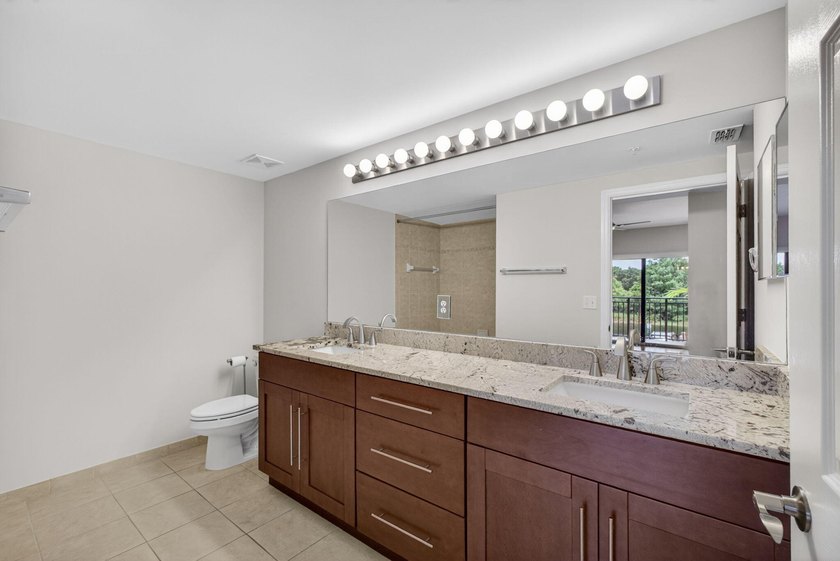 LIKE NEW | UPDATED | MOVE-IN READY | 3-BR, 3-BA PLUS DEN - - photo 32
