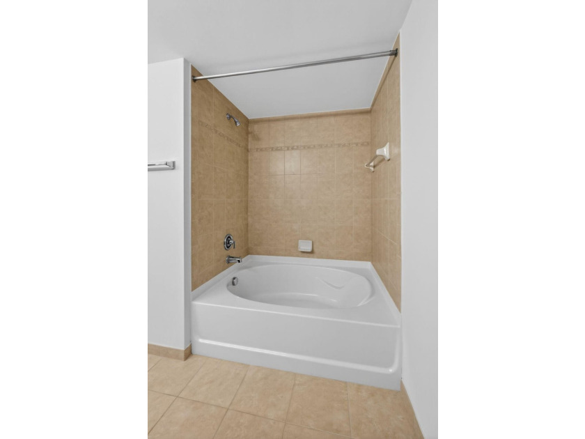 LIKE NEW | UPDATED | MOVE-IN READY | 3-BR, 3-BA PLUS DEN - - photo 33