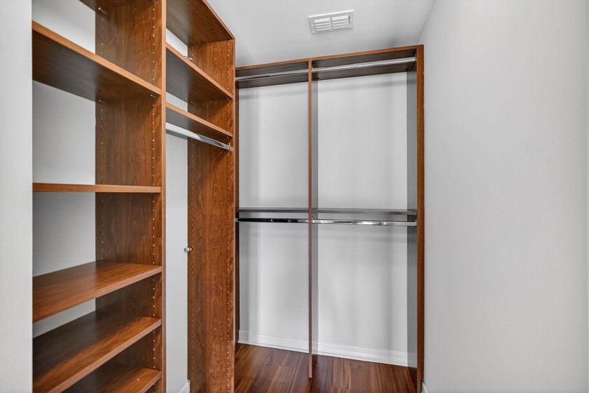 LIKE NEW | UPDATED | MOVE-IN READY | 3-BR, 3-BA PLUS DEN - - photo 37