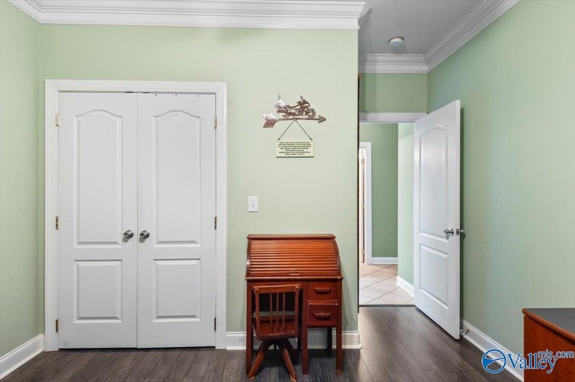 Southern Charm house w/large covered patio &amp; balcony w/views of - photo 39
