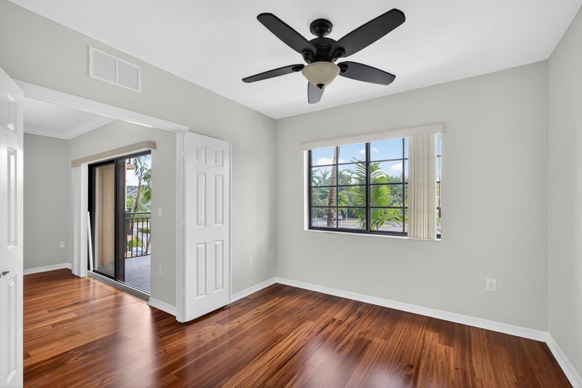 LIKE NEW | UPDATED | MOVE-IN READY | 3-BR, 3-BA PLUS DEN - - photo 40
