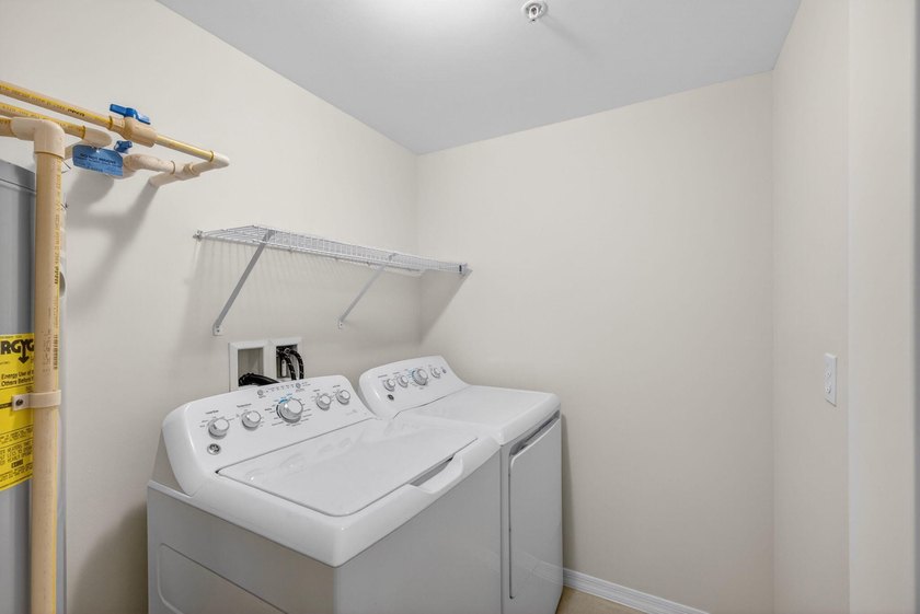 LIKE NEW | UPDATED | MOVE-IN READY | 3-BR, 3-BA PLUS DEN - - photo 46