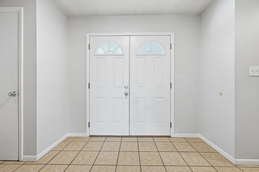 Spacious 3-Bedroom, 2-Bath All-Brick Home in Desirable Palm - photo 9
