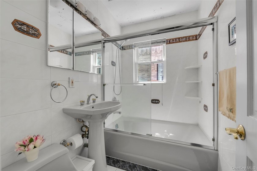 Huge price reduced for qualified buyers! Proudly Presenting a - photo 14