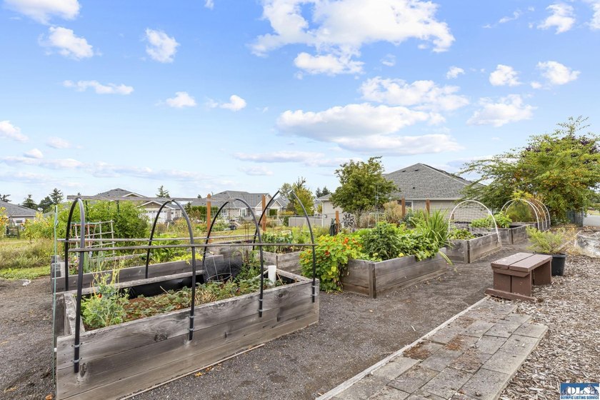 Welcome to easy convenient living in the heart of beautiful - photo 34