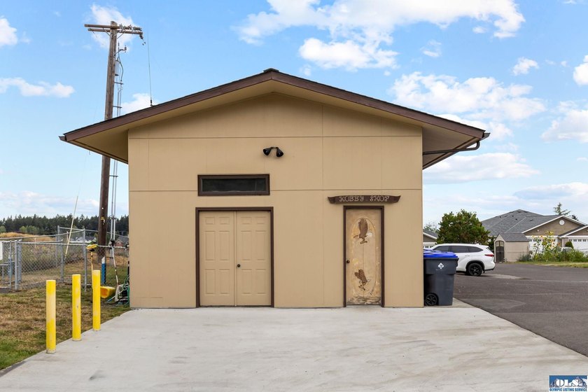 Welcome to easy convenient living in the heart of beautiful - photo 36