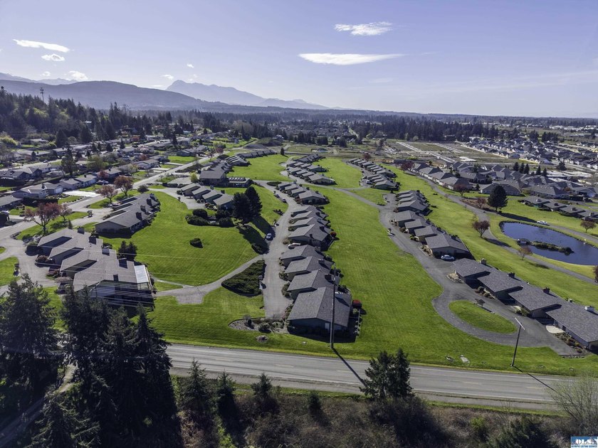 Welcome to easy convenient living in the heart of beautiful - photo 41