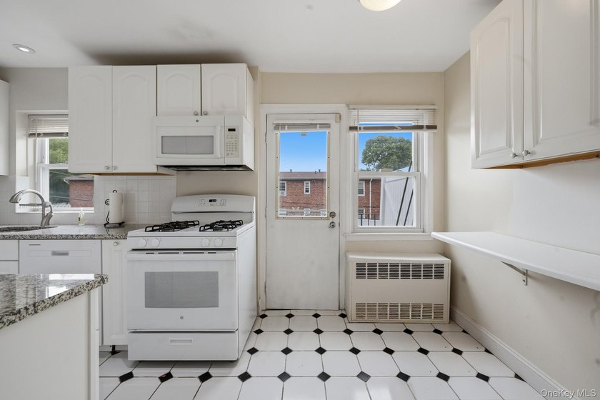 Spacious and seldom-available 3-bedroom, 1.5 bath duplex co-op - photo 7