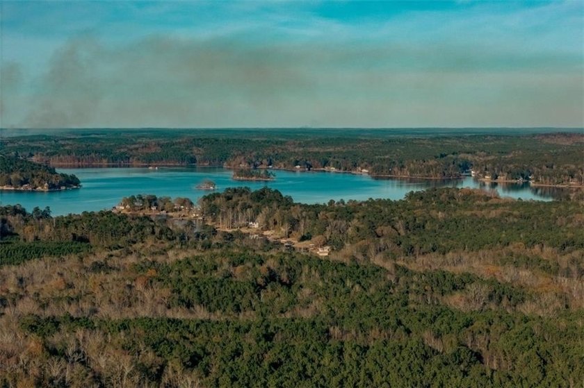 Escape the noise and discover the life at Stone Trace! Nestled - photo 9