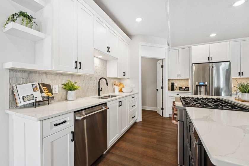 Welcome to the epitome of luxury living tailored for the - photo 9