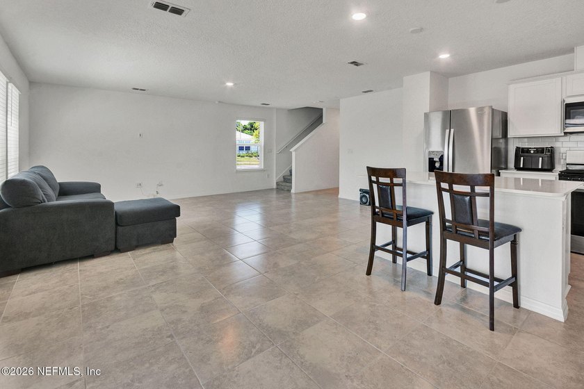 SHORT SALE..... This thoughtfully designed home features 4 - photo 11