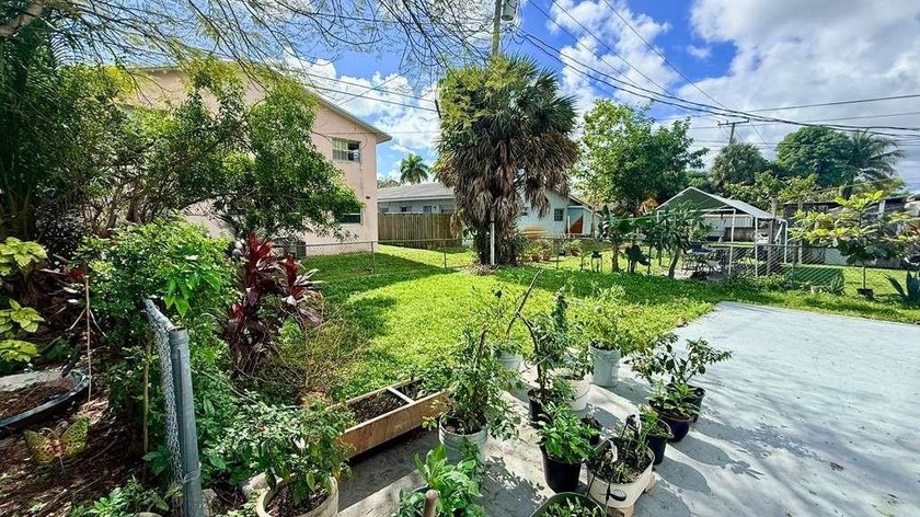 Excellent opportunity to own a well-located duplex in the heart - photo 26