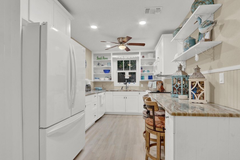Charming coastal bungalow ideally located just mins from the - photo 7