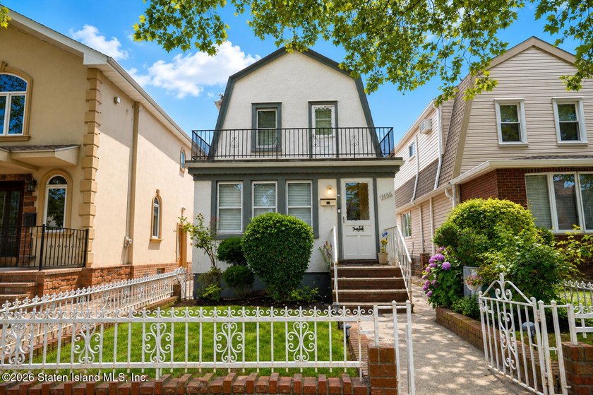 Opportunity awaits in Bensonhurst! This detached 2-family home - photo 2