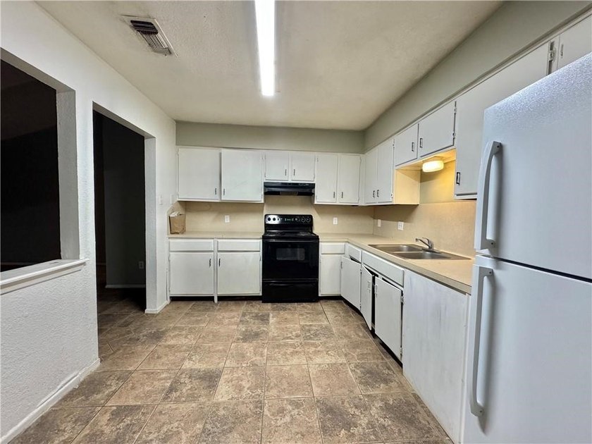 Income-Producing Corpus Christi Duplex | Active Leases in place| - photo 11