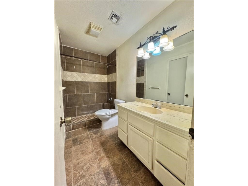 Income-Producing Corpus Christi Duplex | Active Leases in place| - photo 16
