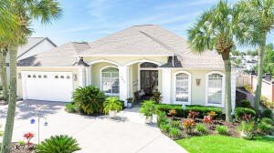 Welcome to waterfront living in the highly sought-after gated - photo 3