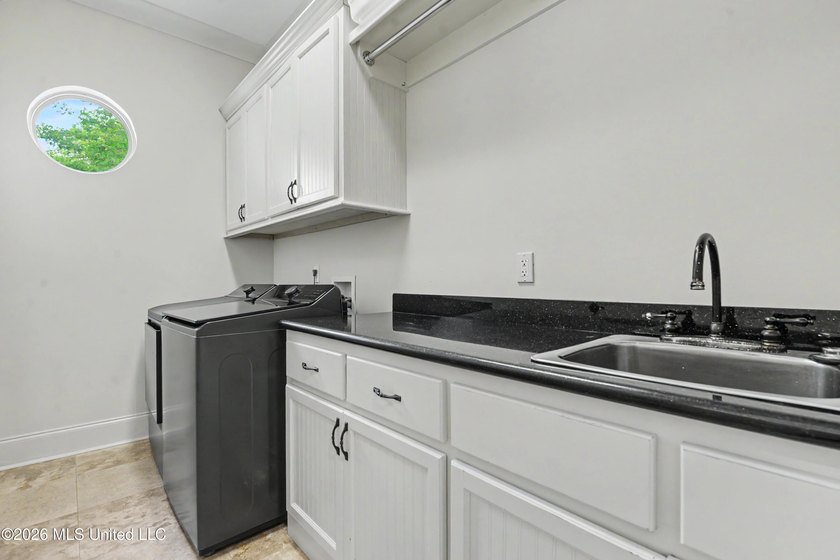 Welcome to this exquisite home in the coveted Graveline Pointe - photo 35