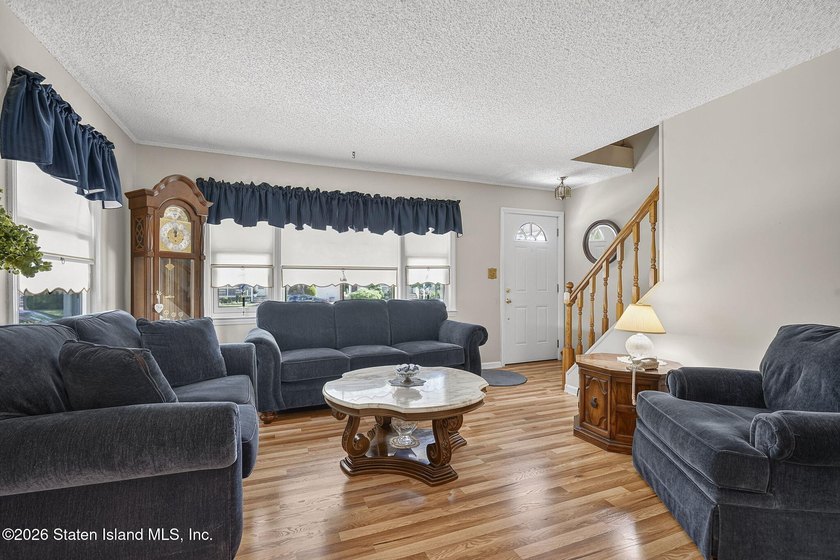 Meticulously maintained Cape Cod on 50 X 100 in the heart of New - photo 5