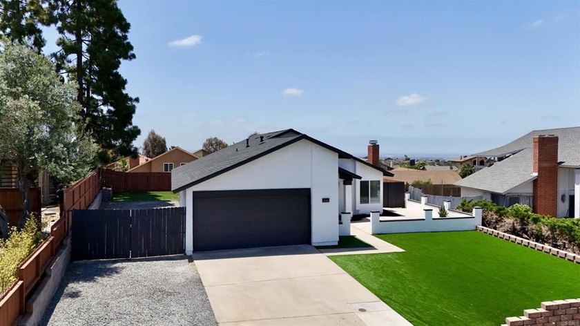 Beautifully updated single-story home: 4 bedrooms, 2 full baths - photo 3