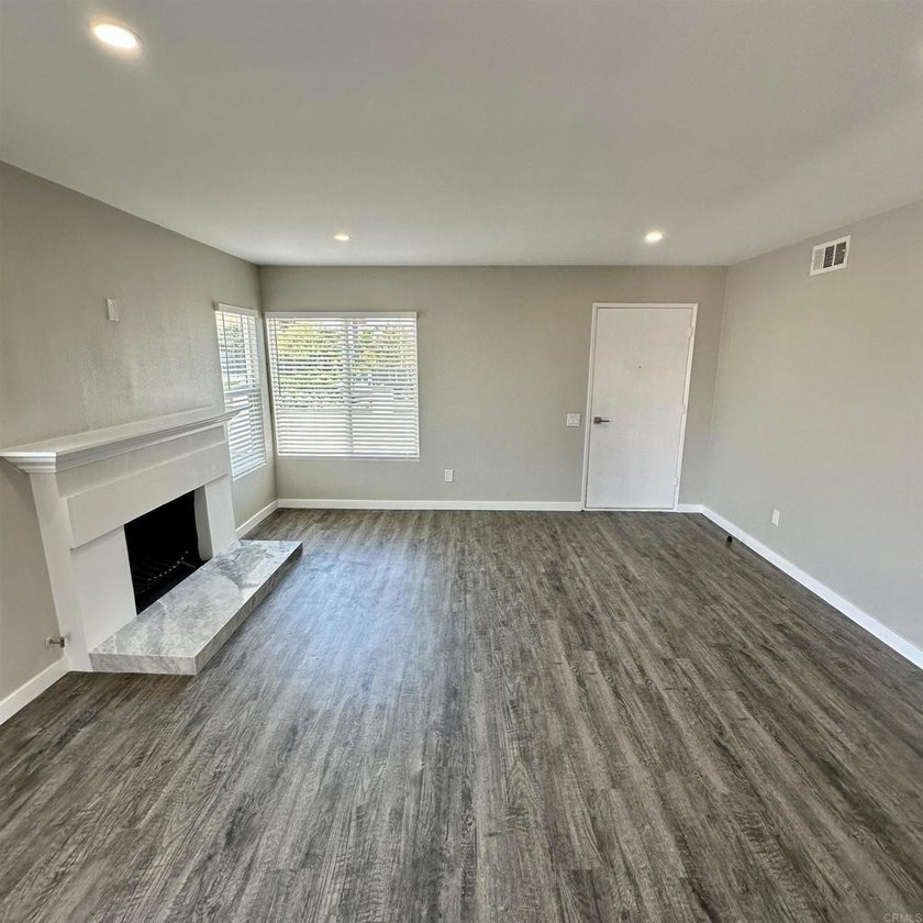 Beautifully updated single-story home: 4 bedrooms, 2 full baths - photo 7