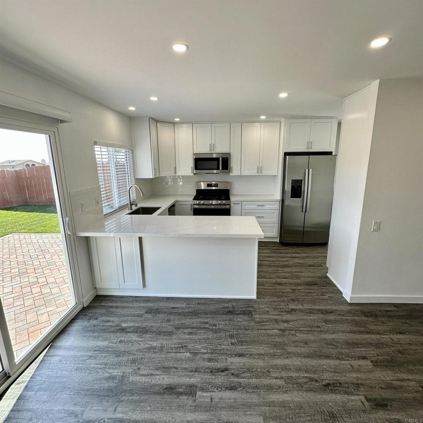 Beautifully updated single-story home: 4 bedrooms, 2 full baths - photo 10