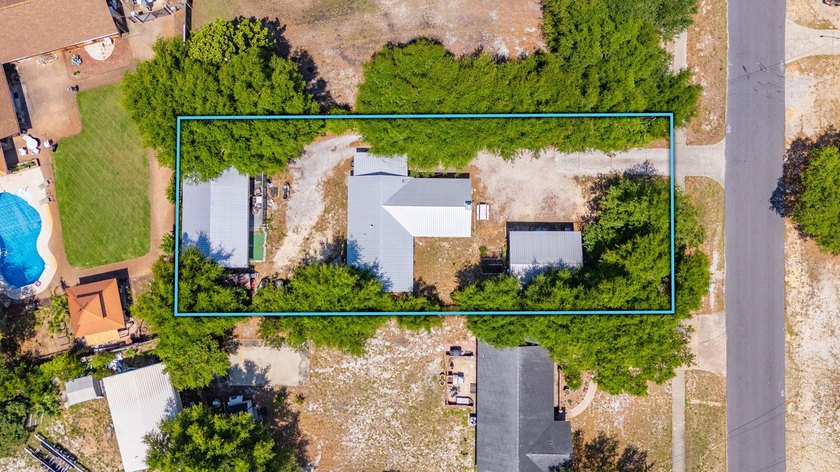 Investor special in a fantastic location! Rare opportunity - photo 3