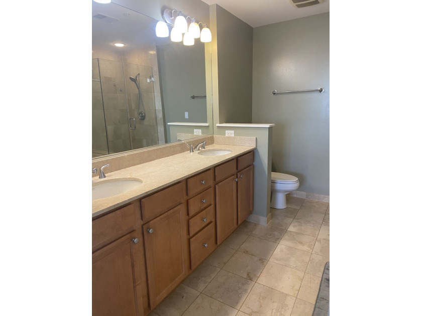 Beautiful, spacious 2-bedroom, 2-bath condo in an impeccably - photo 12