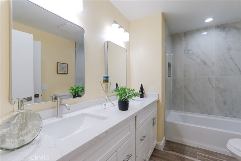 Beautifully Updated 3-Bedroom, 2-Bath Townhouse with an Attached - photo 19