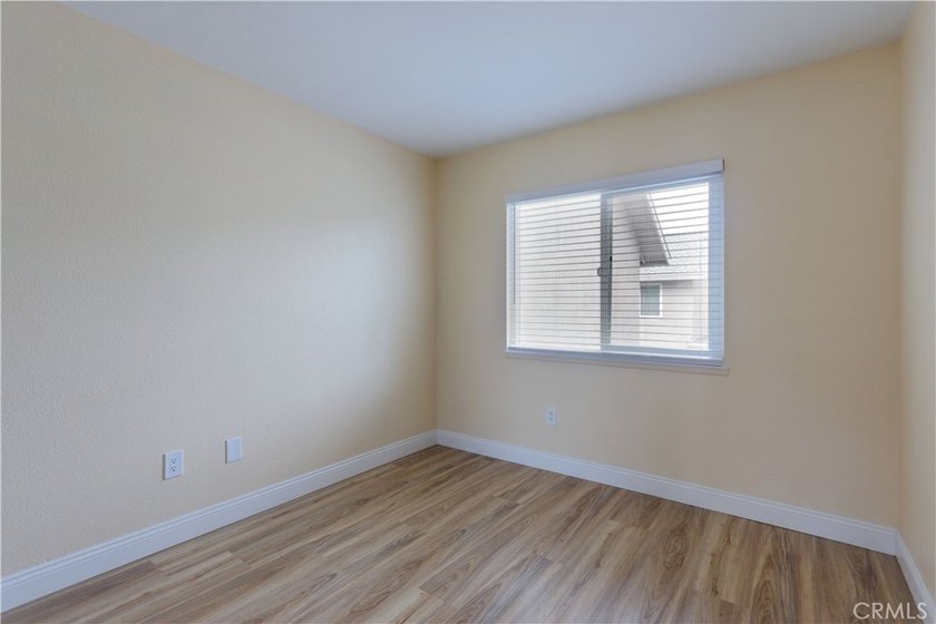 Beautifully Updated 3-Bedroom, 2-Bath Townhouse with an Attached - photo 22
