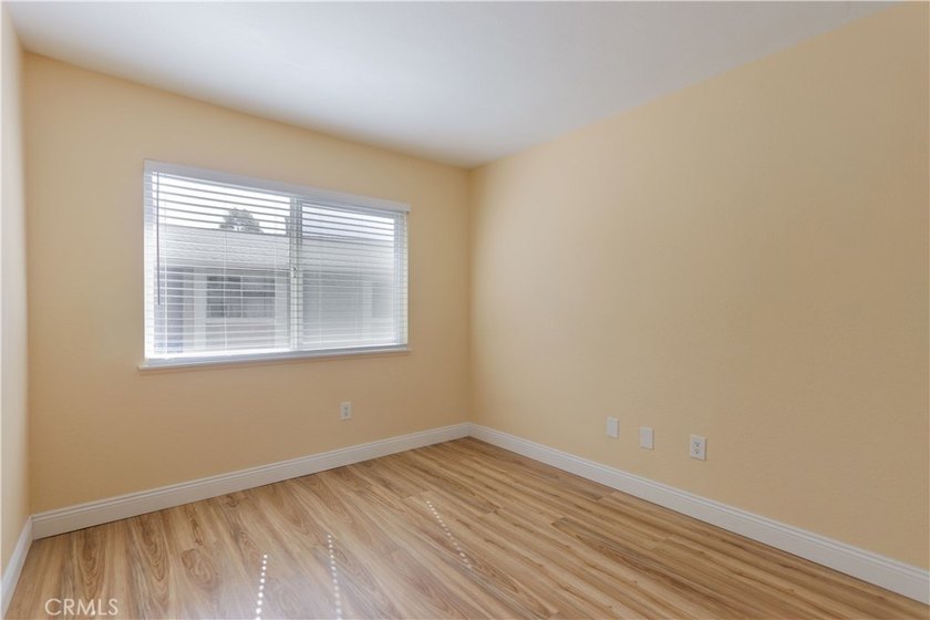 Beautifully Updated 3-Bedroom, 2-Bath Townhouse with an Attached - photo 23
