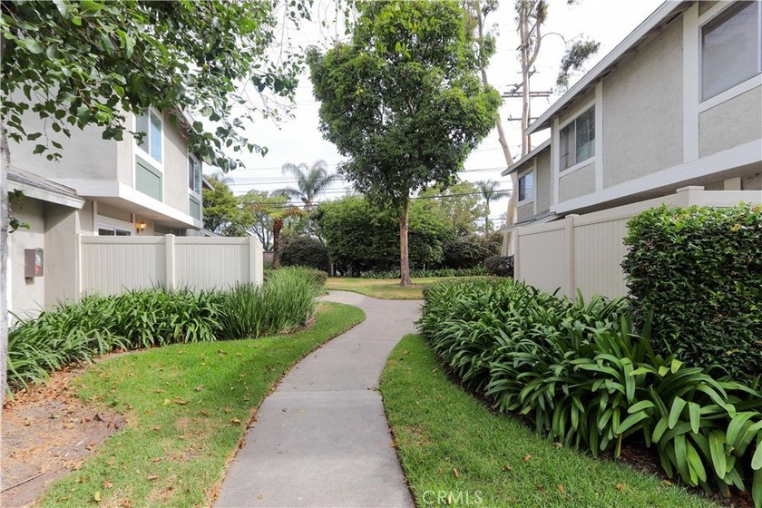 Beautifully Updated 3-Bedroom, 2-Bath Townhouse with an Attached - photo 25