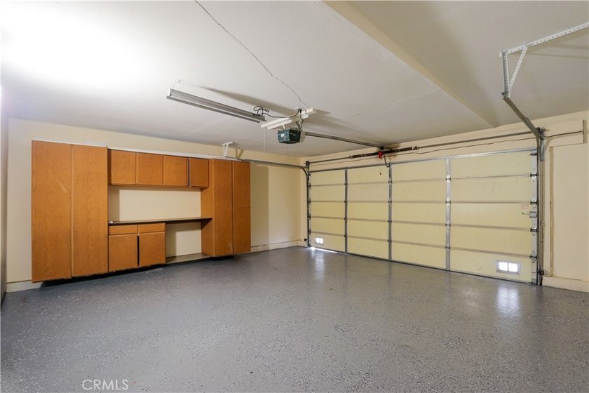 Beautifully Updated 3-Bedroom, 2-Bath Townhouse with an Attached - photo 30