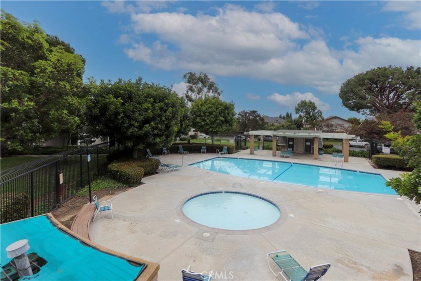Beautifully Updated 3-Bedroom, 2-Bath Townhouse with an Attached - photo 35