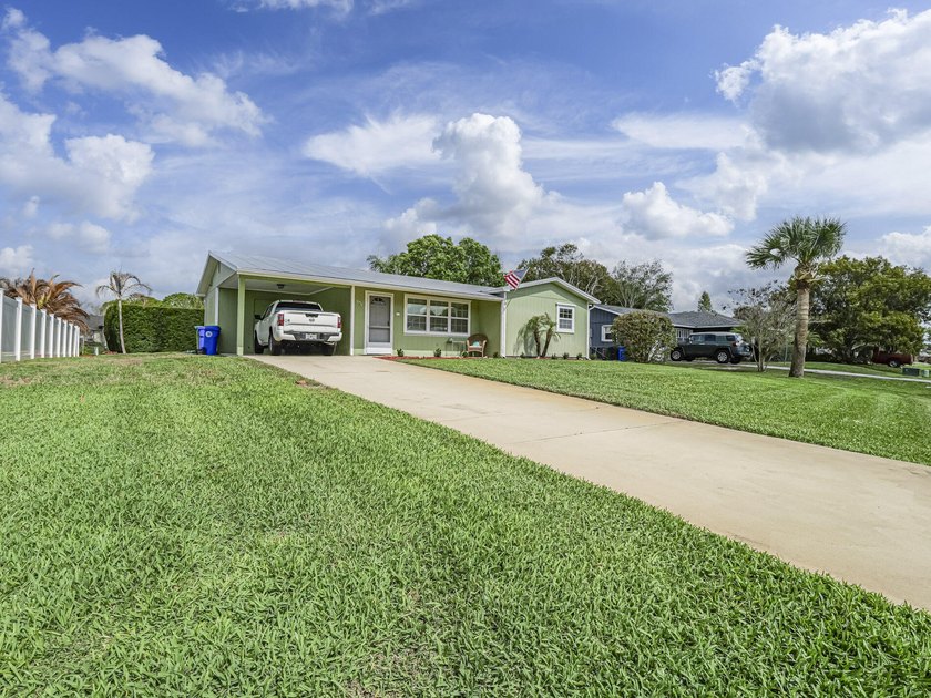 Welcome to this charming 2/2 home in the heart of Sebastian - photo 3
