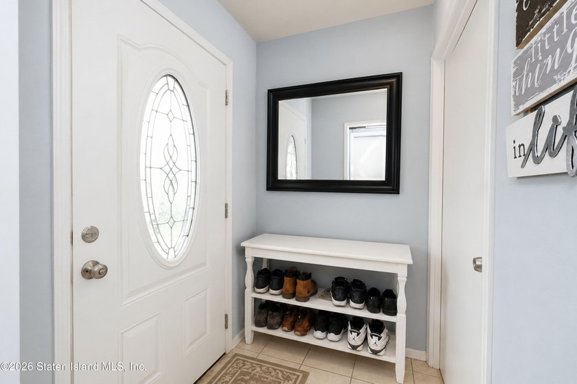Welcome to this beautifully maintained single-family attached - photo 3