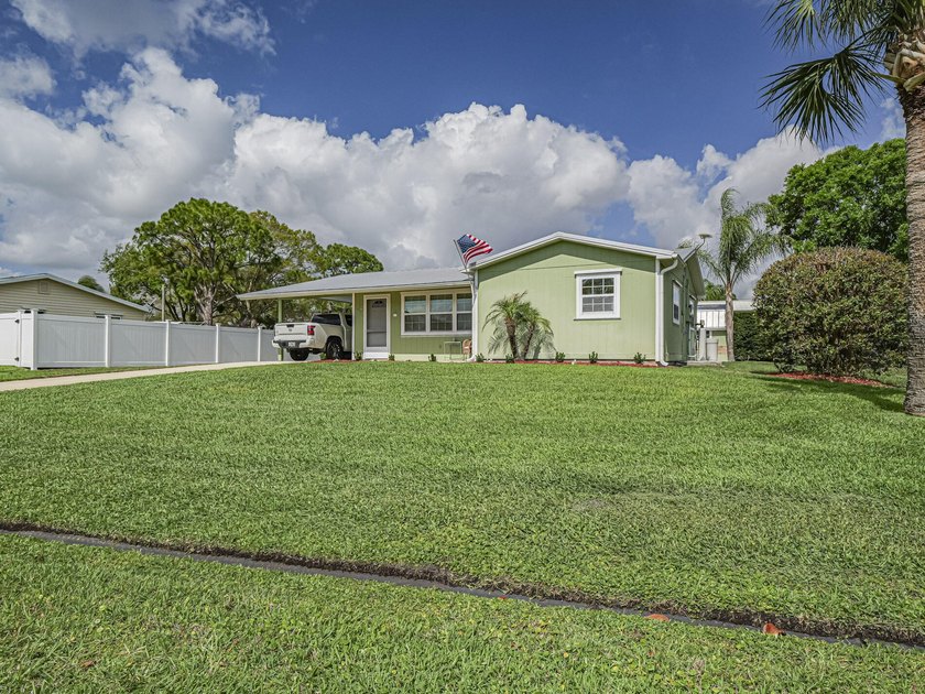 Welcome to this charming 2/2 home in the heart of Sebastian - photo 4