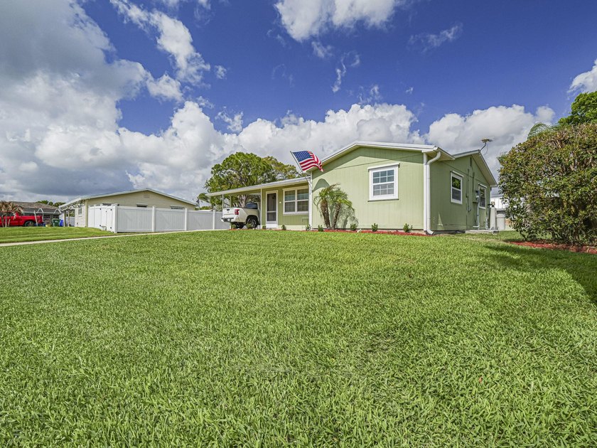 Welcome to this charming 2/2 home in the heart of Sebastian - photo 5