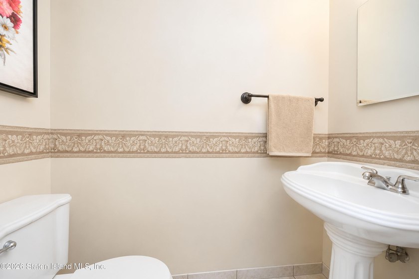 Welcome to this beautifully maintained single-family attached - photo 10