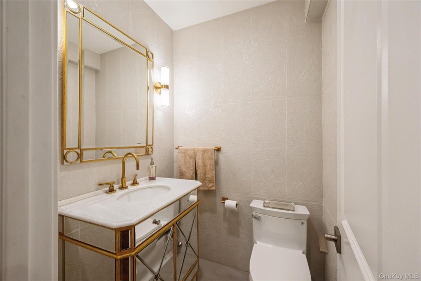 Elegant, pristine, and spacious 2-bedroom, renovated 2.5-bath - photo 13
