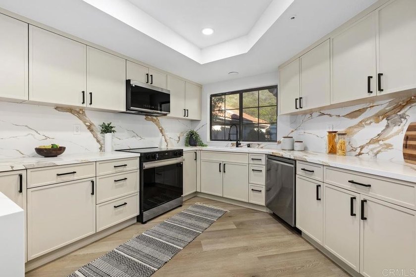 Welcome to 2533 Vista Valley Drive, an extraordinary residence - photo 18