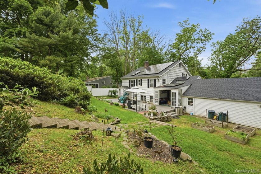 Welcome to this wonderful home, where comfort, elegance, and - photo 3